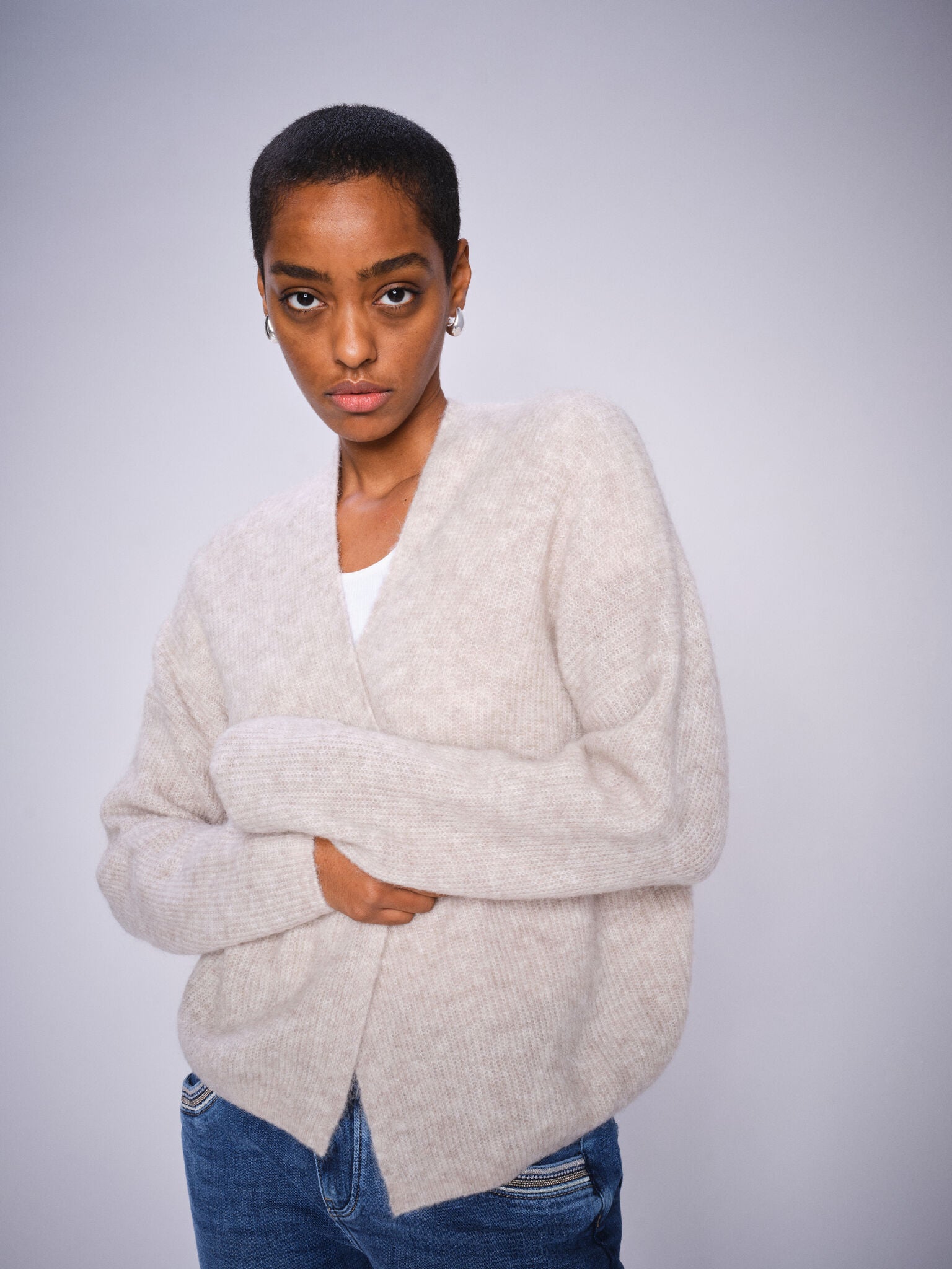 Modelshot / Feather Gray / Detail